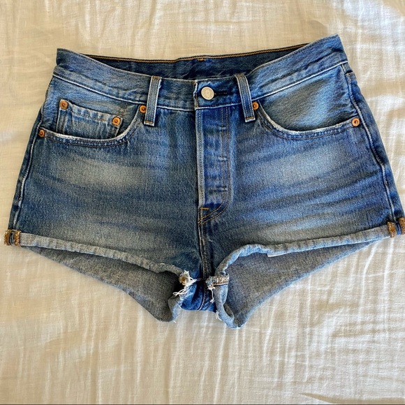 Levi’s 501 Shorts - Picture 2 of 2